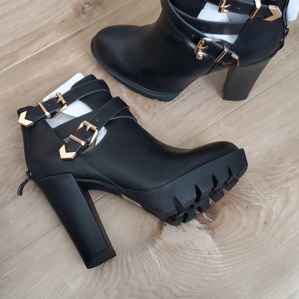 NWT Alexis Harrison "Sydney Tractor" Boot